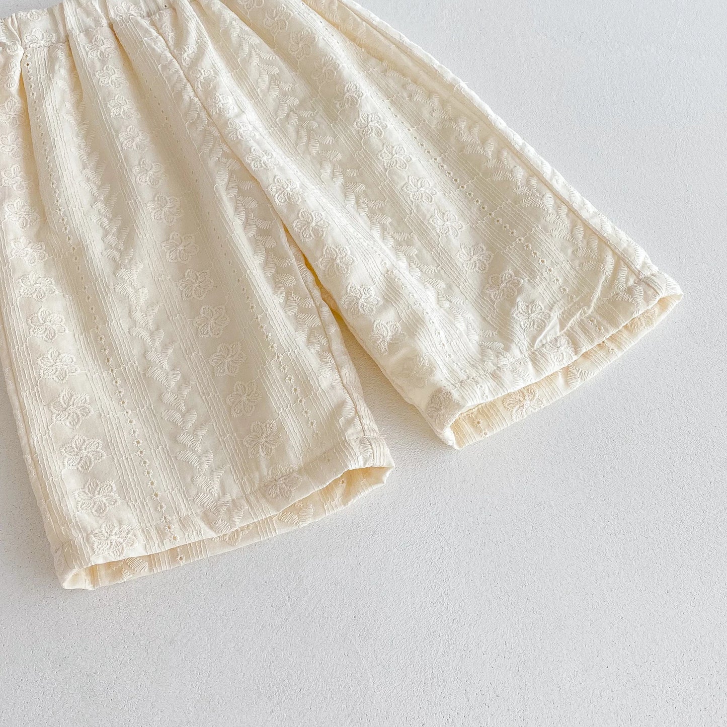 Ensemble fille col dentelle et pantalon ample