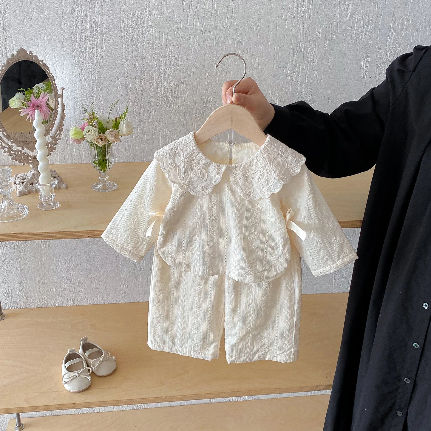 Ensemble fille col dentelle et pantalon ample
