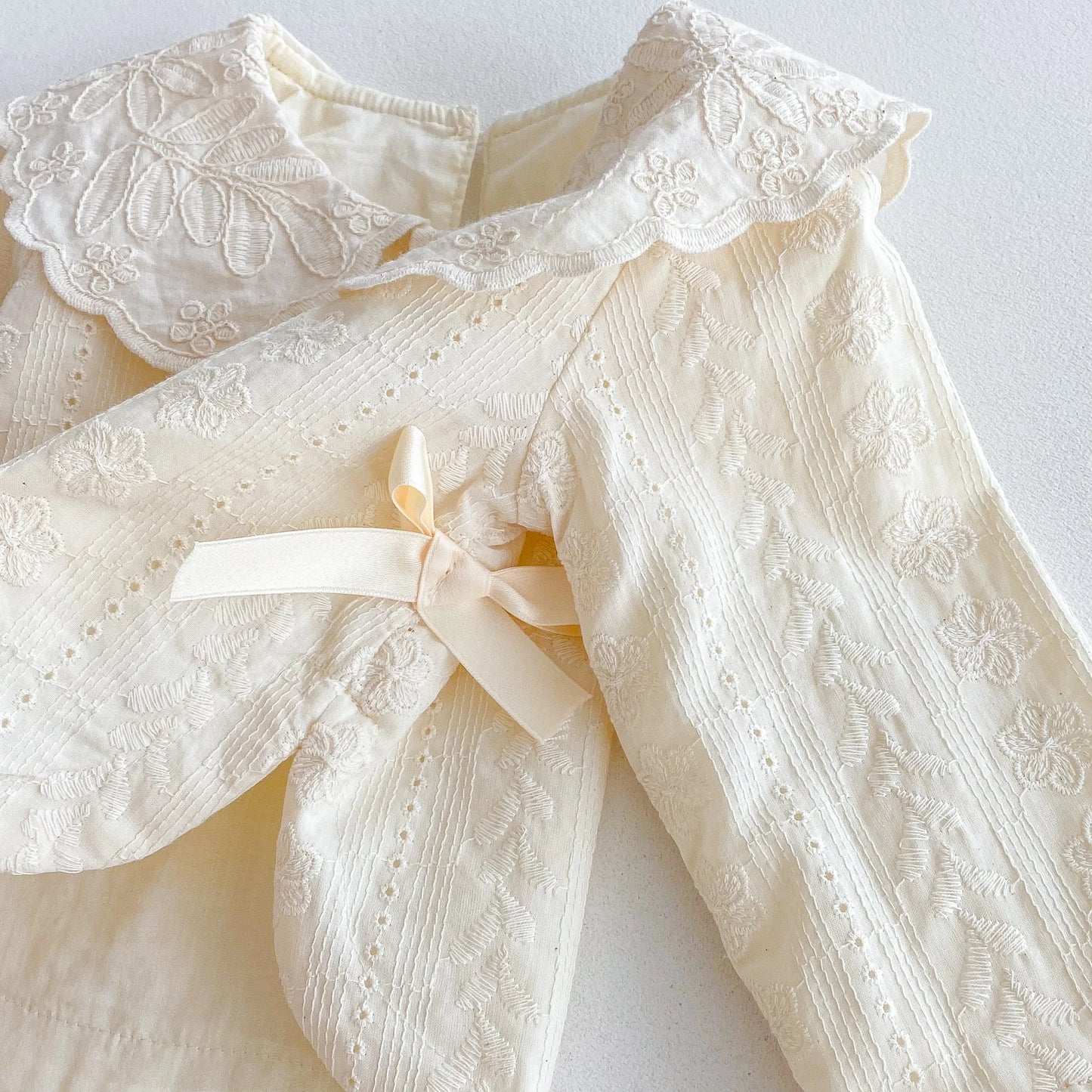 Ensemble fille col dentelle et pantalon ample