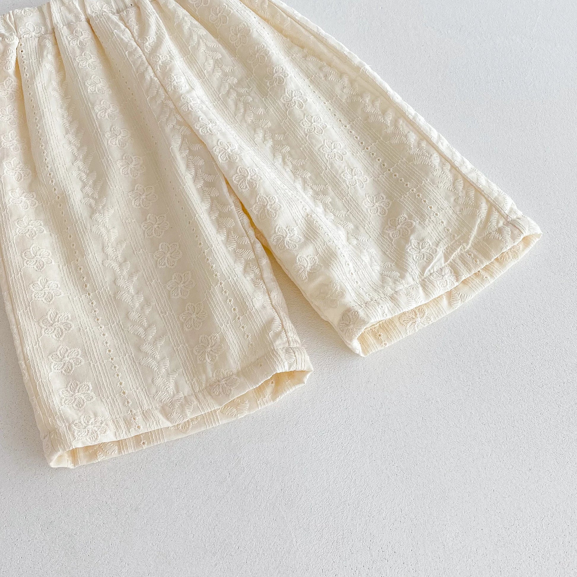 Ensemble fille col dentelle et pantalon ample